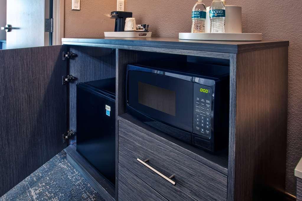 Hampton Inn And Suites Newark Airport Elizabeth Room photo