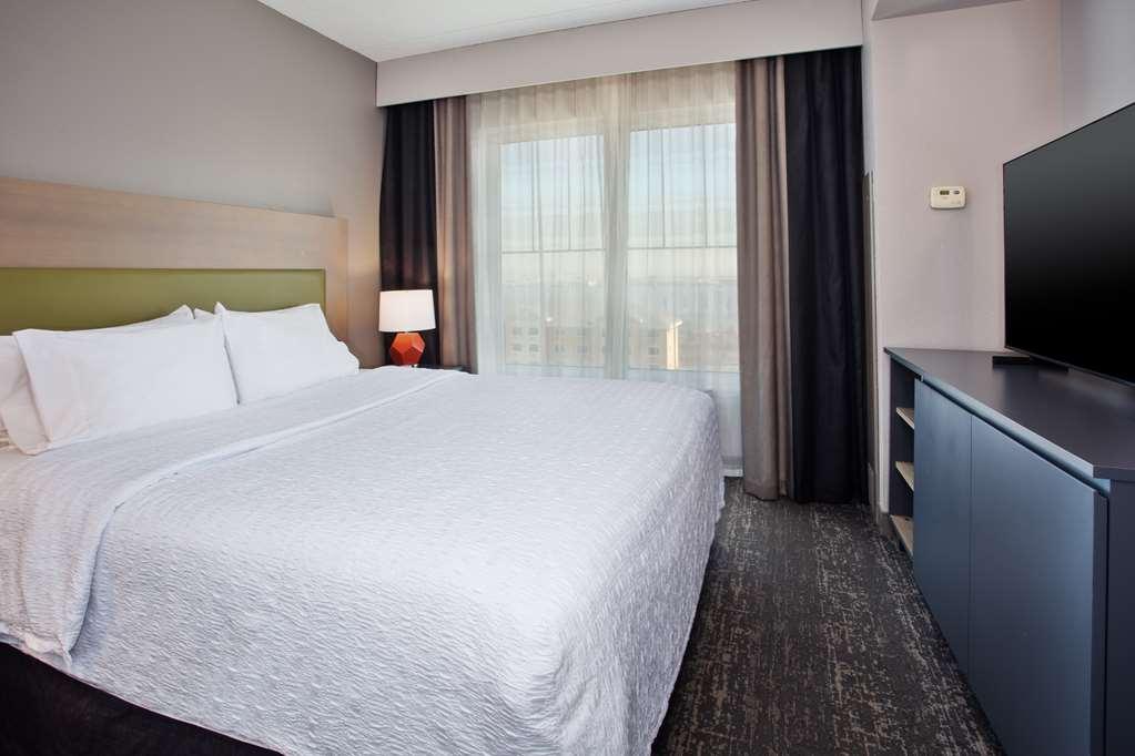 Hampton Inn And Suites Newark Airport Elizabeth Room photo
