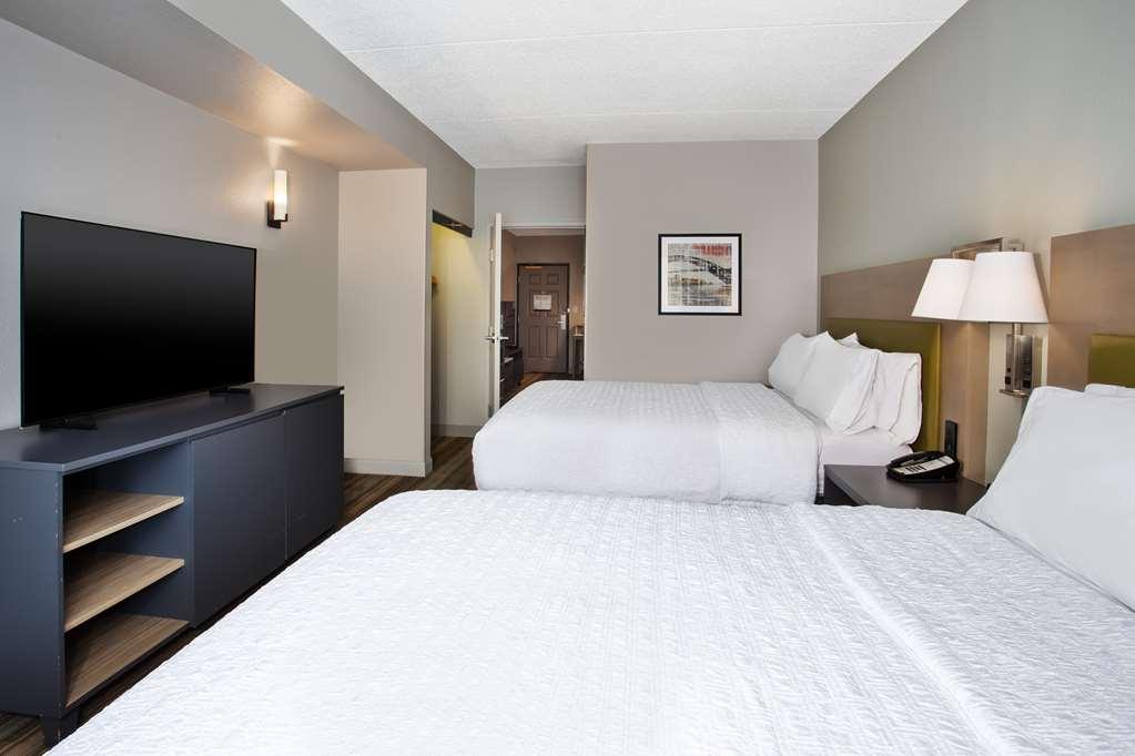 Hampton Inn And Suites Newark Airport Elizabeth Room photo