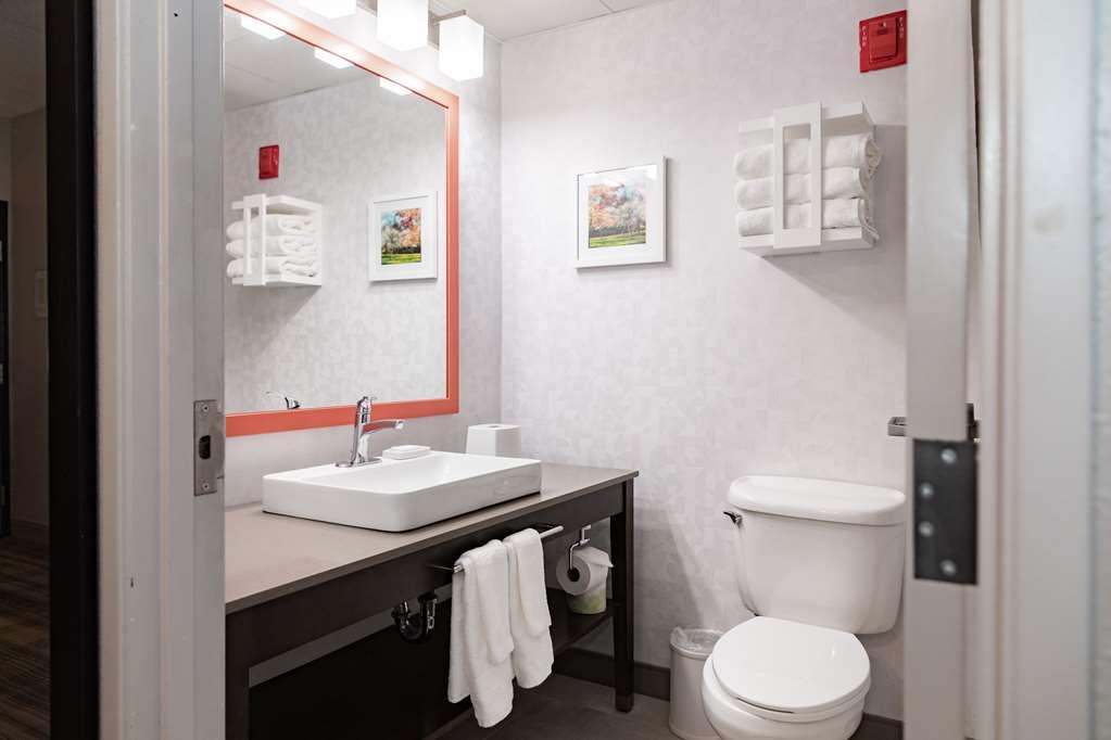 Hampton Inn And Suites Newark Airport Elizabeth Room photo