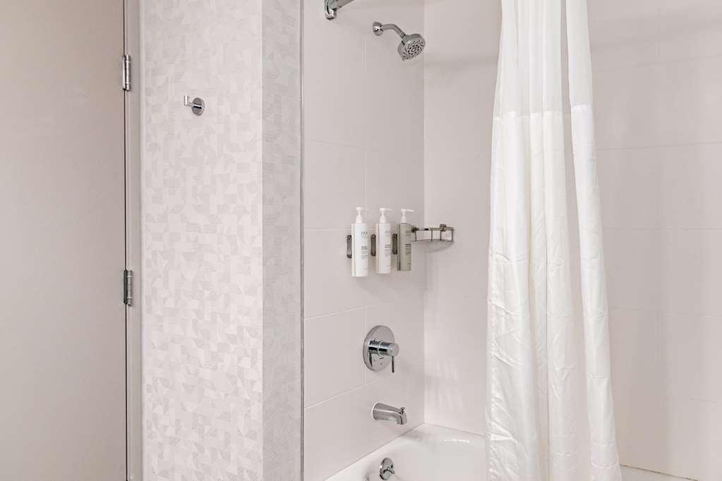 Hampton Inn And Suites Newark Airport Elizabeth Room photo